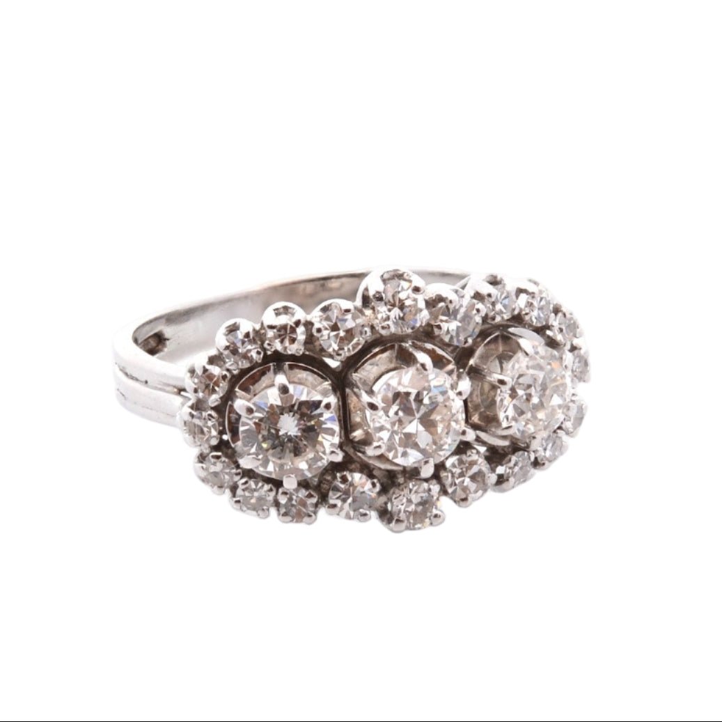Bague Trilogie en or blanc, platine, et diamants - Castafiore
