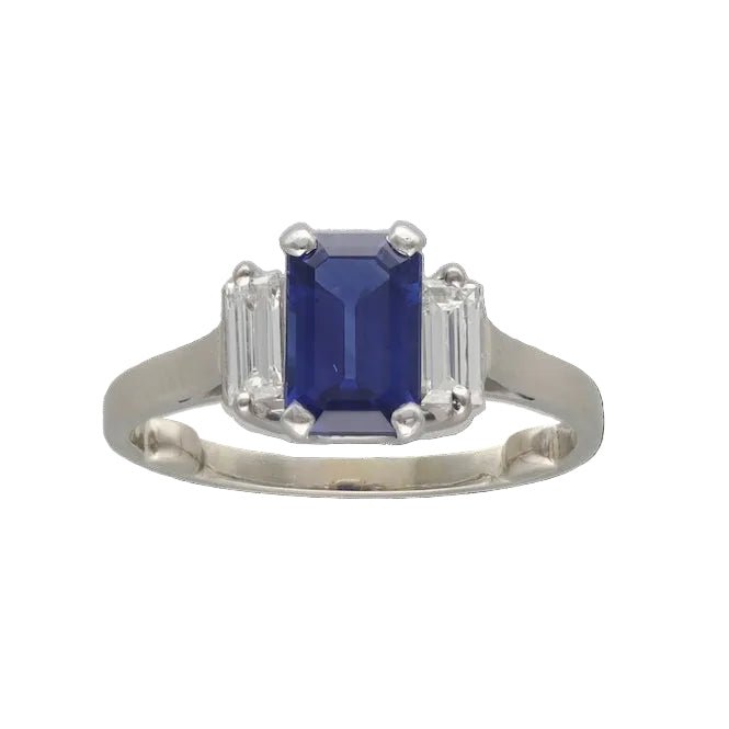 Bague Trilogie en or blanc, platine, saphir et diamants - Castafiore