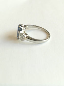 Bague Trilogie en or blanc, saphir et diamants - Castafiore