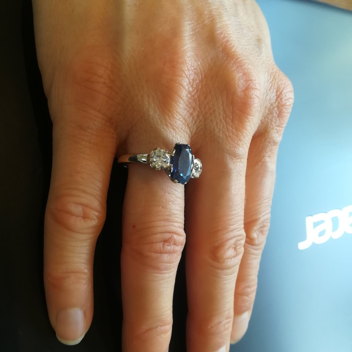 Bague Trilogie en or blanc, saphir et diamants - Castafiore
