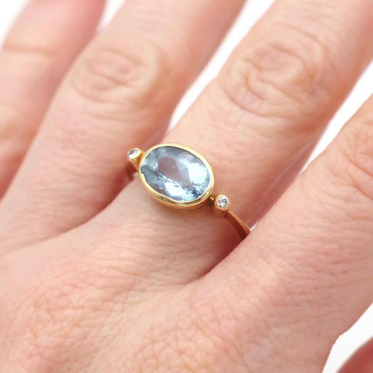 Bague Trilogie en or jaune, aigue - marine et diamants - Castafiore