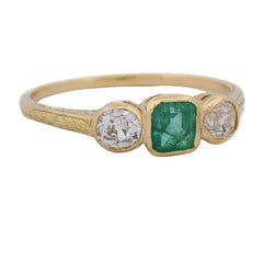 Bague Trilogie en or jaune, émeraude et diamants - Castafiore