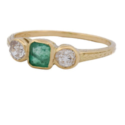 Bague Trilogie en or jaune, émeraude et diamants - Castafiore