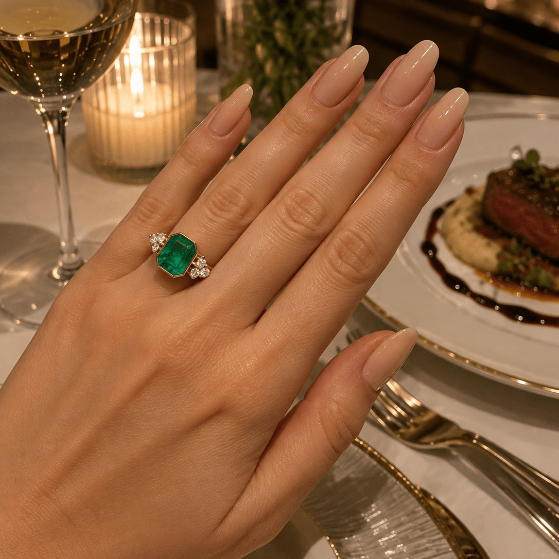 Bague Trilogie en or jaune, émeraude et diamants - Castafiore