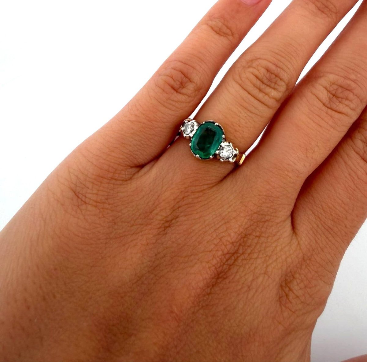 Bague Trilogie en or jaune, émeraude et diamants - Castafiore