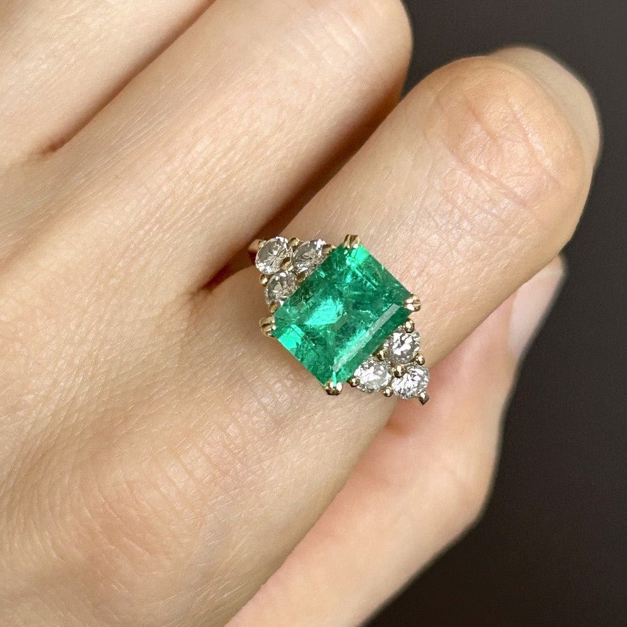 Bague Trilogie en or jaune, émeraude et diamants - Castafiore