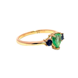 Bague Trilogie en or jaune, émeraude et saphirs - Castafiore