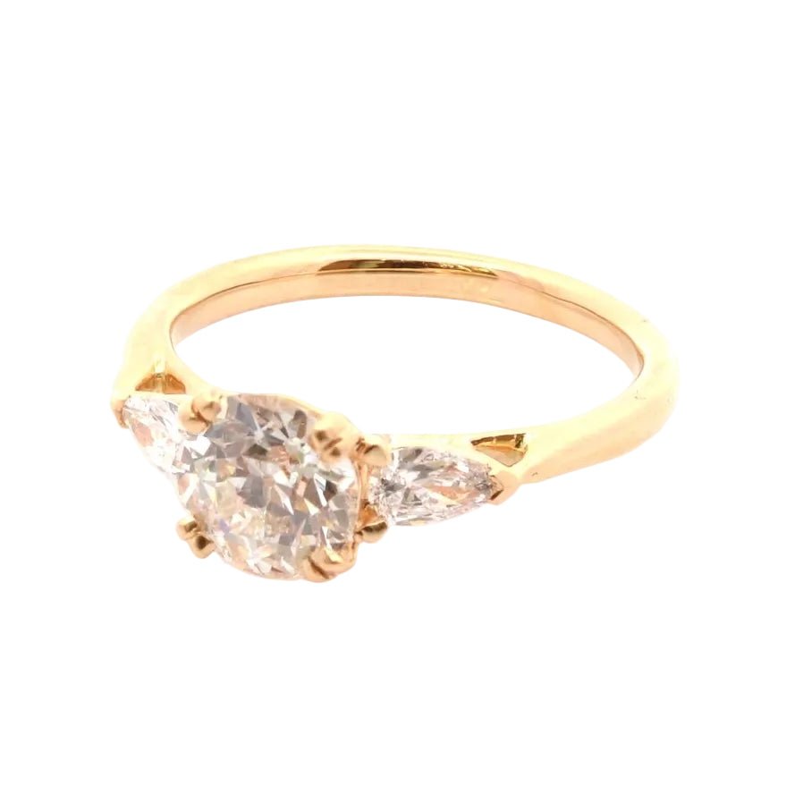 Bague Trilogie en or jaune et diamants - Castafiore