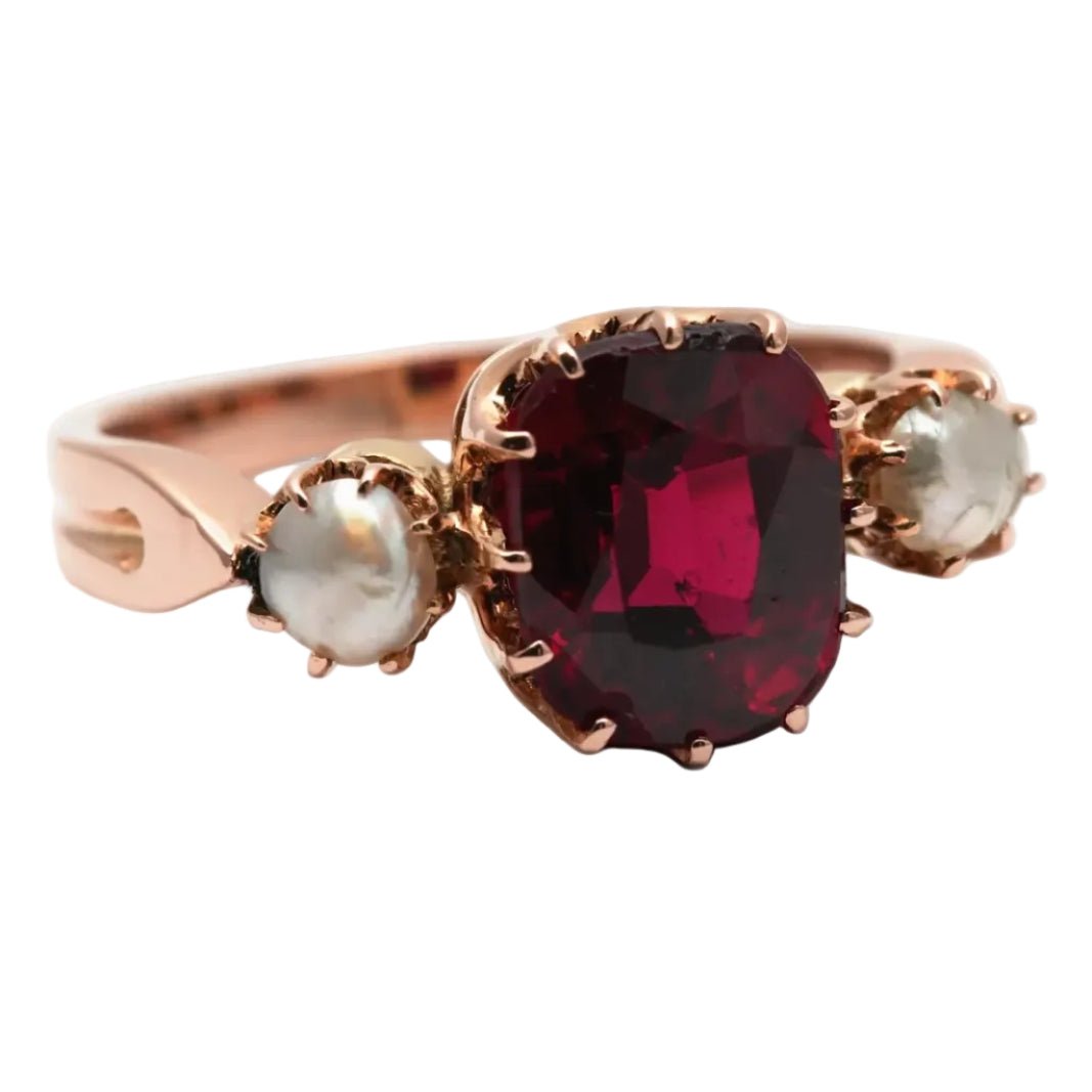 Bague Trilogie en or jaune, grenat et perles - Castafiore