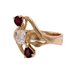 Bague Trilogie en or jaune, rubis et diamant - Castafiore