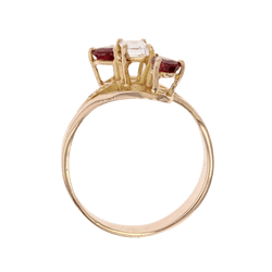 Bague Trilogie en or jaune, rubis et diamant - Castafiore