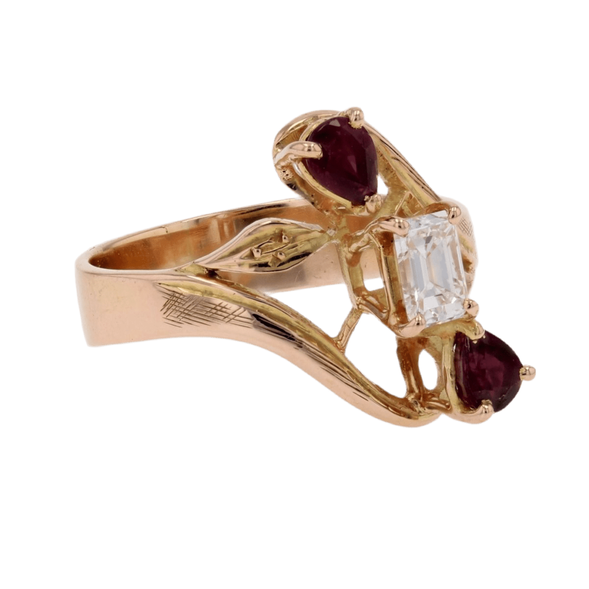 Bague Trilogie en or jaune, rubis et diamant - Castafiore