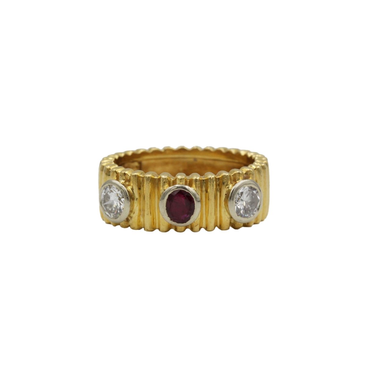 Bague Trilogie en or jaune, rubis et diamants - Castafiore