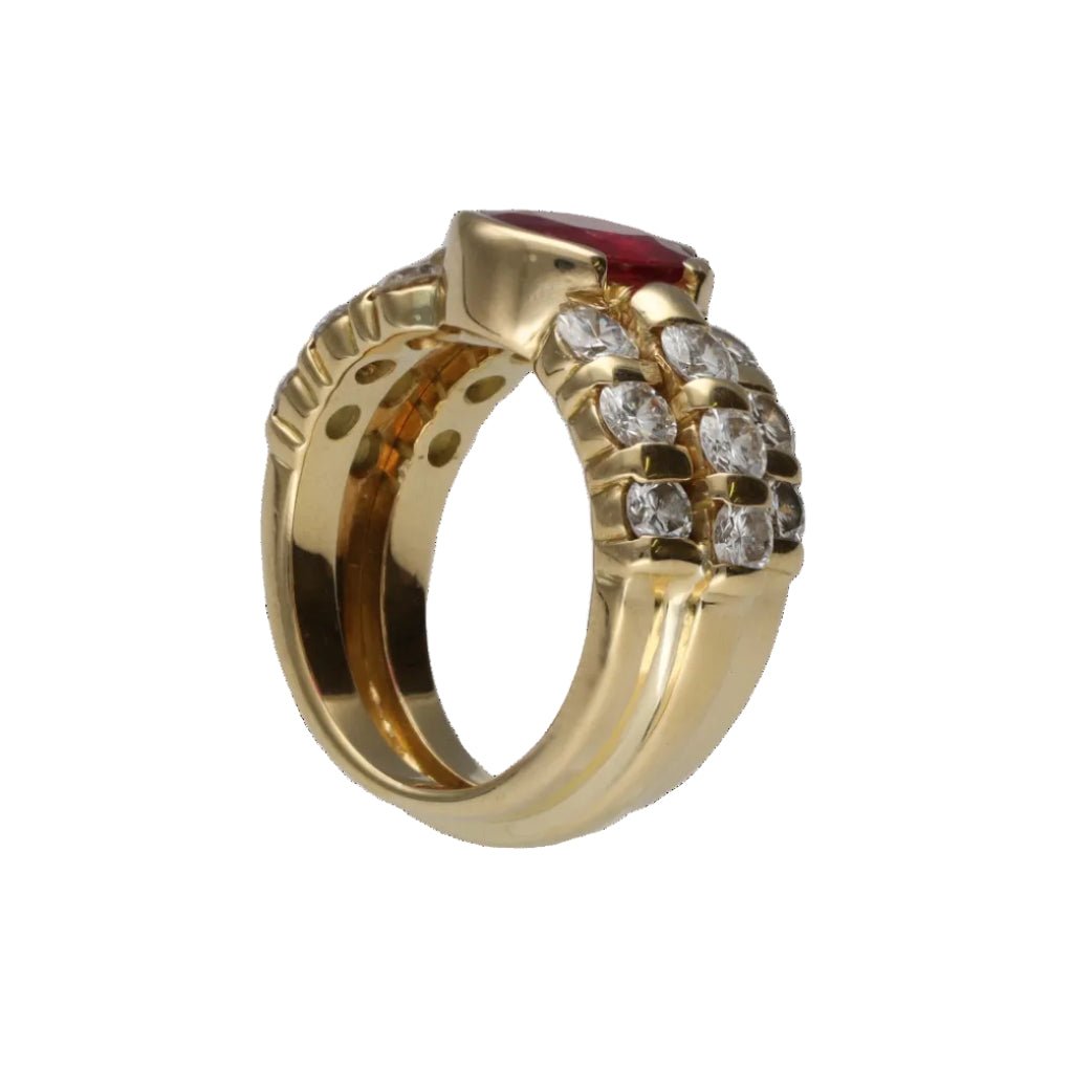 Bague Trilogie en or jaune, rubis et diamants - Castafiore