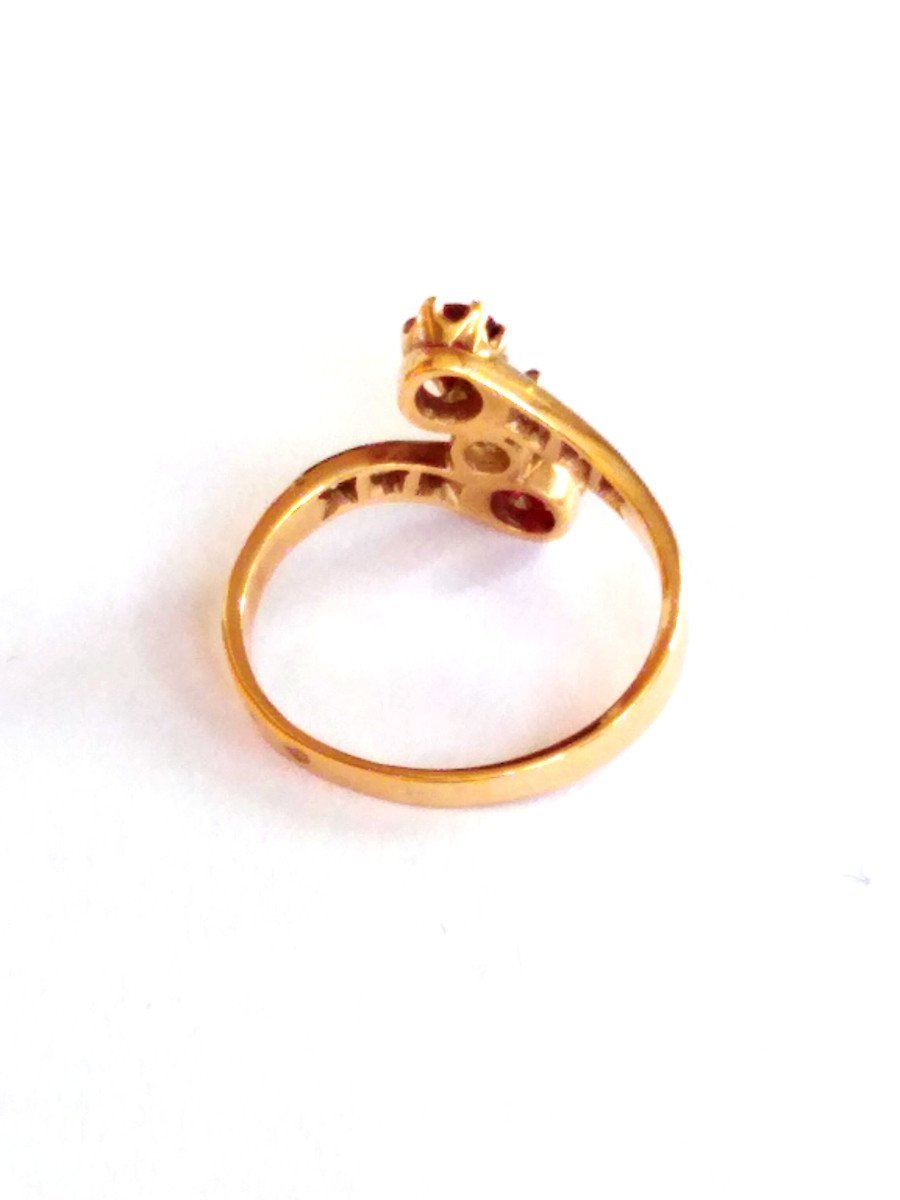 Bague Trilogie en or jaune, rubis, et diamants - Castafiore