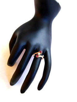 Bague Trilogie en or jaune, rubis, et diamants - Castafiore