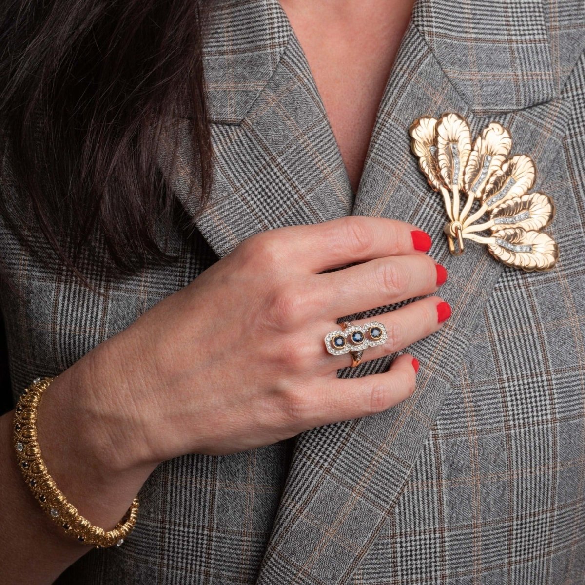 Bague Trilogie en or jaune, saphirs et diamants - Castafiore
