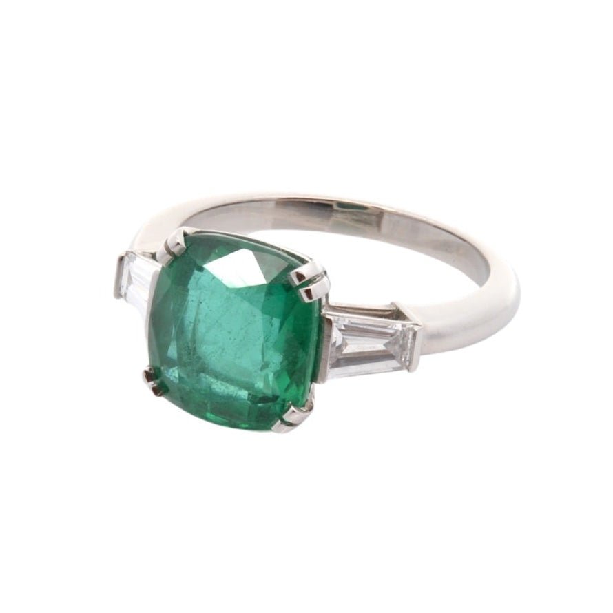 Bague Trilogie en platine, émeraude et diamants - Castafiore