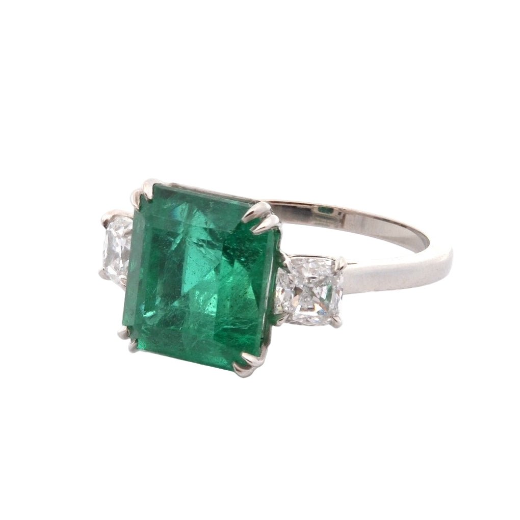 Bague Trilogie en platine, émeraudes, et diamants - Castafiore