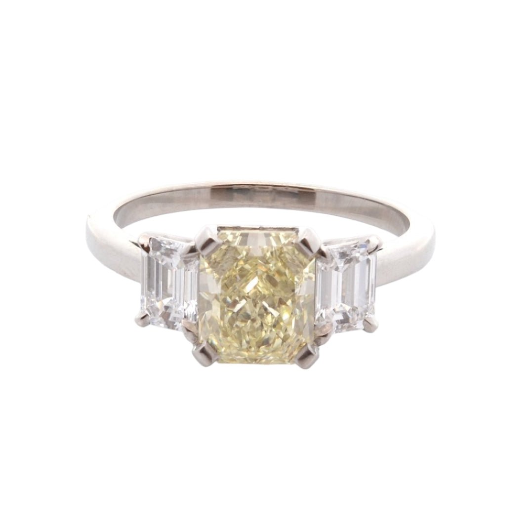 Bague Trilogie en platine et diamants - Castafiore