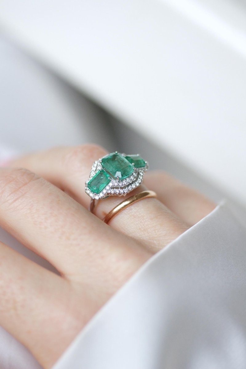 Bague Trois Emeraudes et Diamants sur Or Blanc - Castafiore