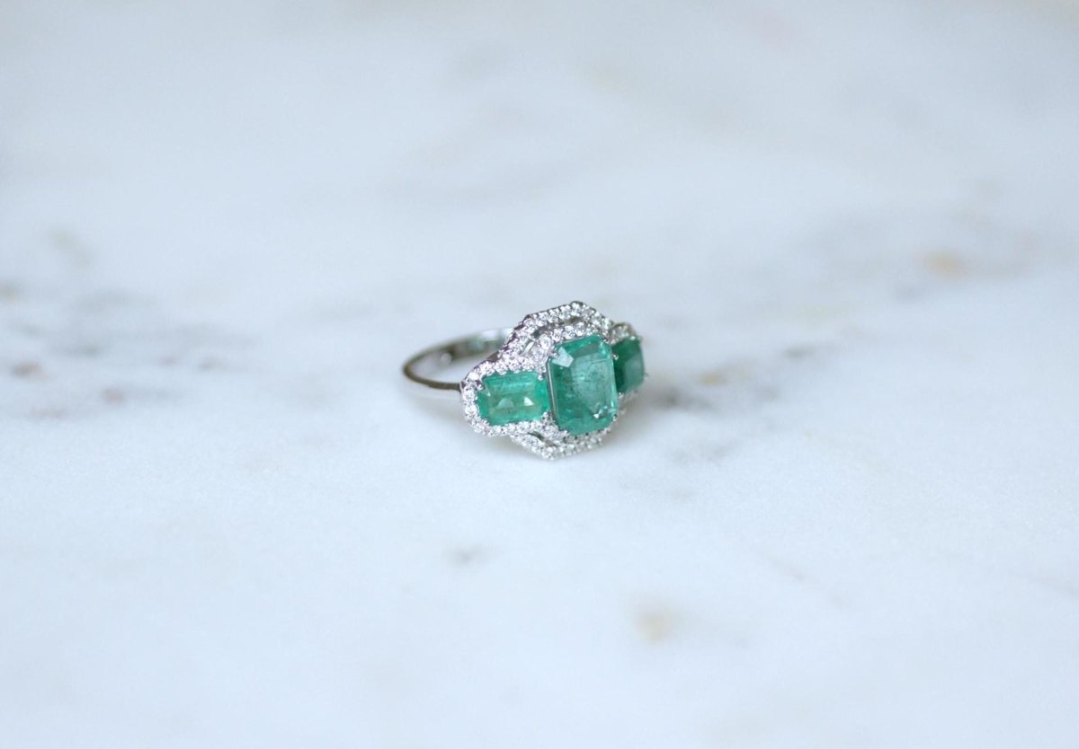 Bague Trois Emeraudes et Diamants sur Or Blanc - Castafiore