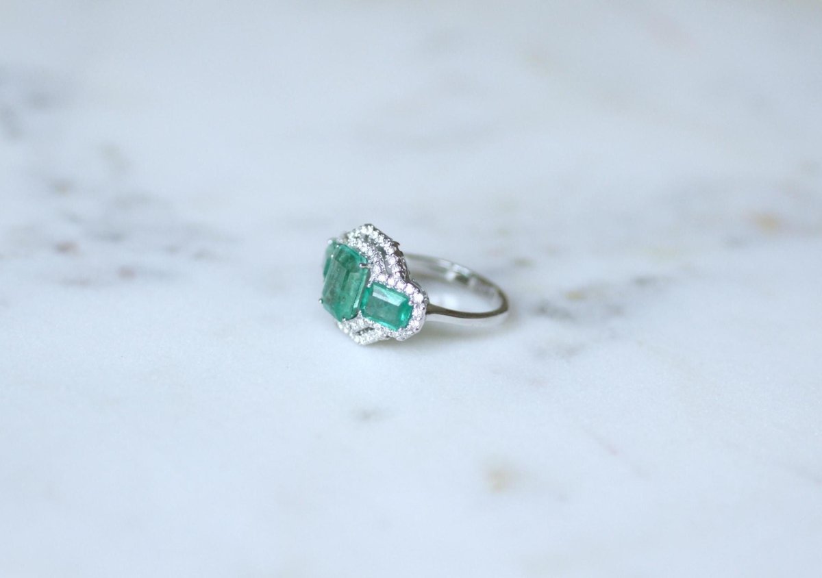 Bague Trois Emeraudes et Diamants sur Or Blanc - Castafiore