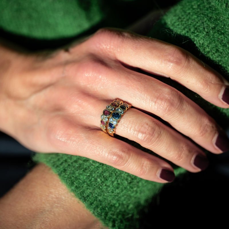 Bague VAN CLEEF & ARPELS en or jaune, diamants et saphirs - Castafiore