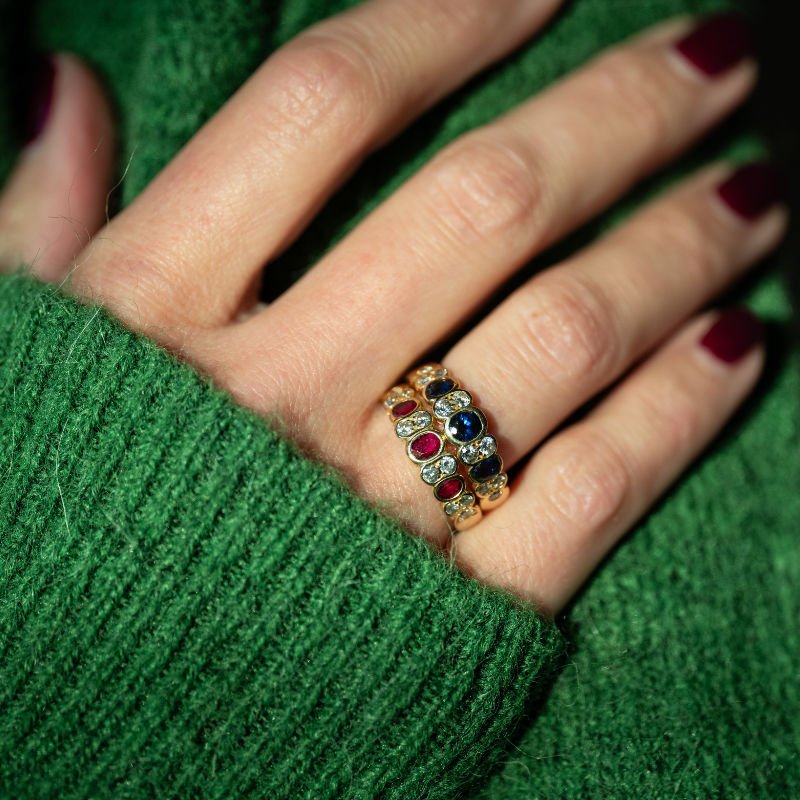 Bague VAN CLEEF & ARPELS en or jaune, saphirs et diamants - Castafiore