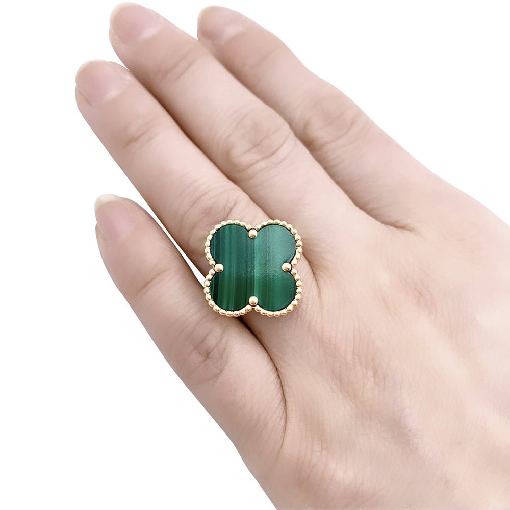 VAN CLEEF ARPELS “Magic Alhambra” ring in yellow gold and malachite