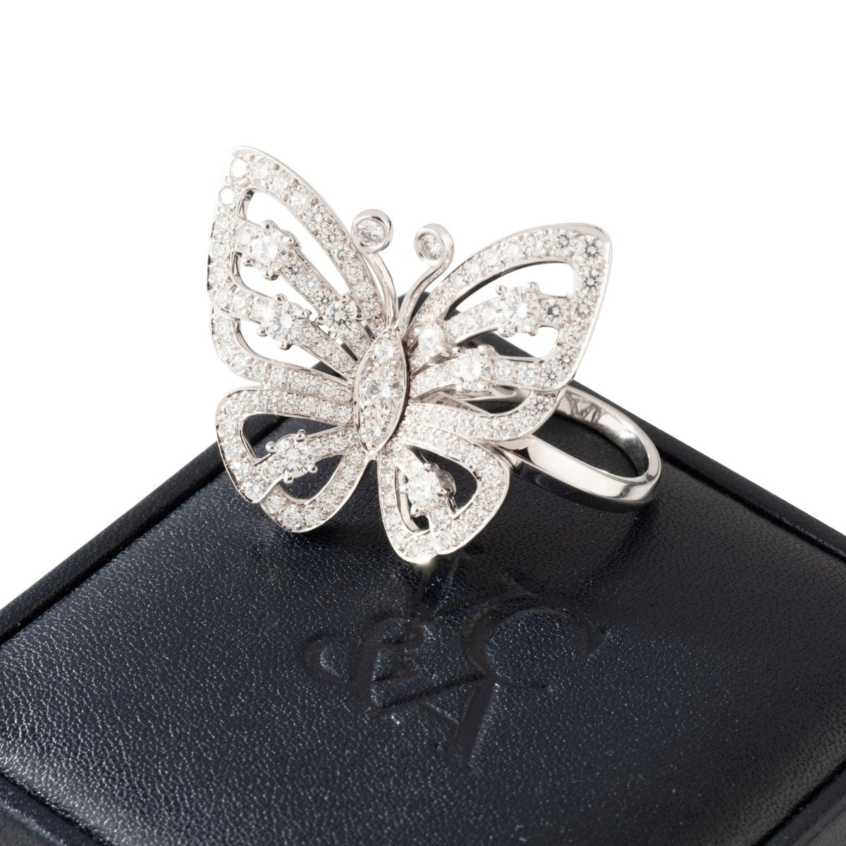Bague VAN CLEEF & ARPELS Papillon en or blanc et diamants - Castafiore