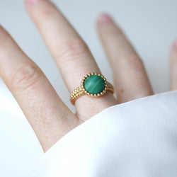 Bague VAN CLEEF & ARPELS "Perlée Couleurs" en or jaune et malachite - Castafiore