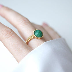 Bague VAN CLEEF & ARPELS "Perlée Couleurs" en or jaune et malachite - Castafiore