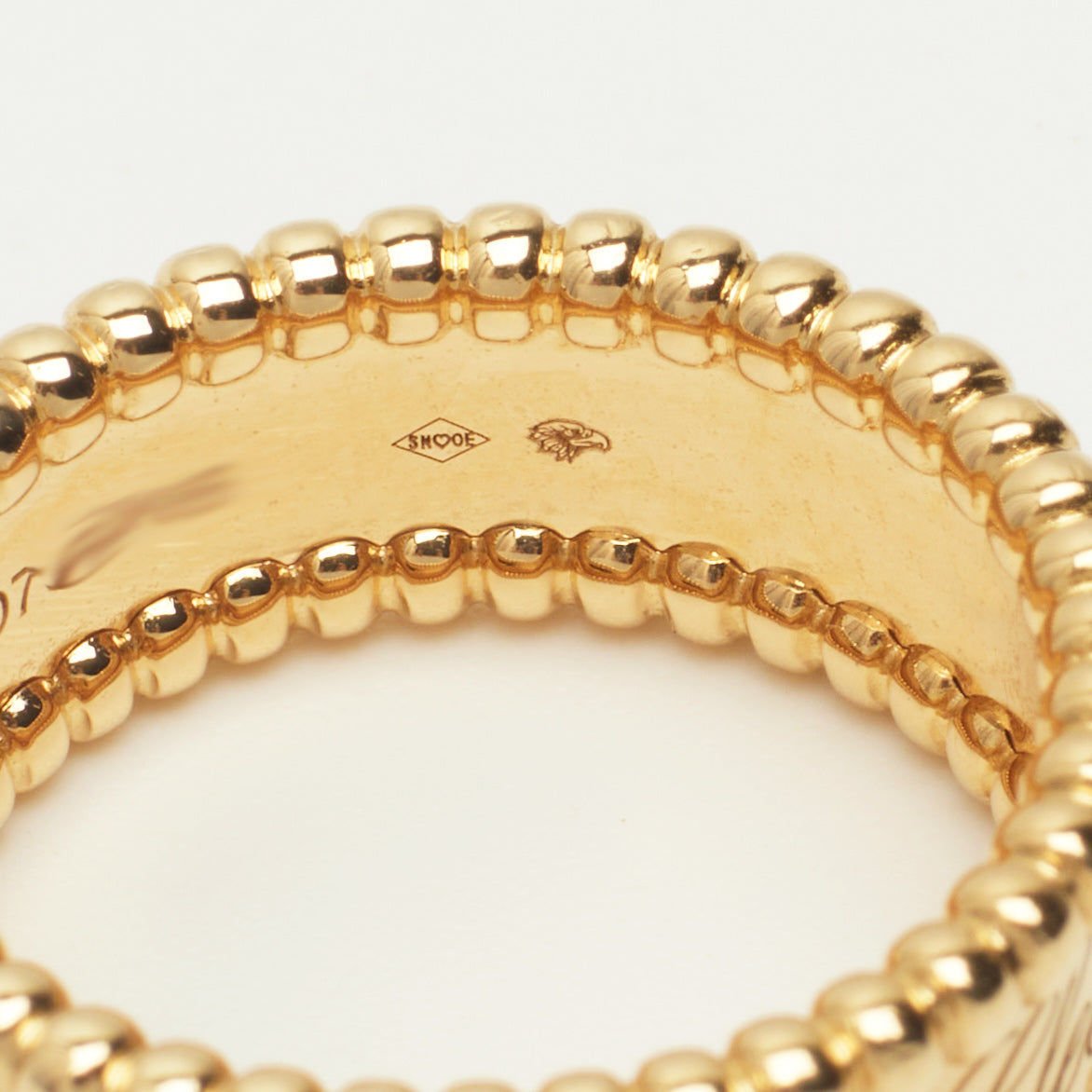 Bague Van Cleef & Arpels Perlée Signature en or jaune - Castafiore