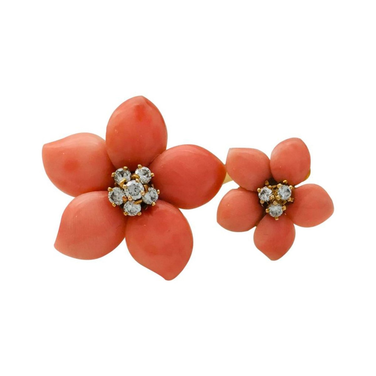 Bague VAN CLEEF & ARPELS "Rose de Noël" en or jaune, corail et diamants - Castafiore