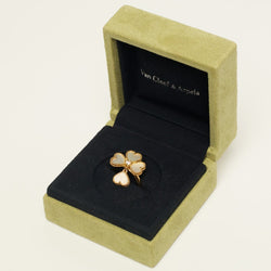 Bague Van Cleef & Arpels Sweet Hearts en or jaune, diamant et nacres - Castafiore