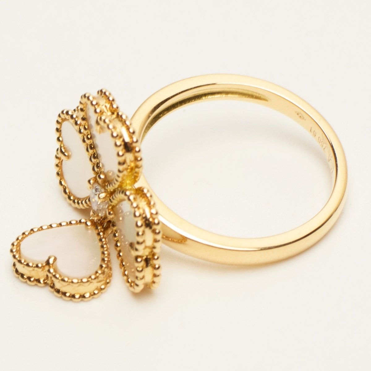 Bague Van Cleef & Arpels Sweet Hearts en or jaune, diamant et nacres - Castafiore
