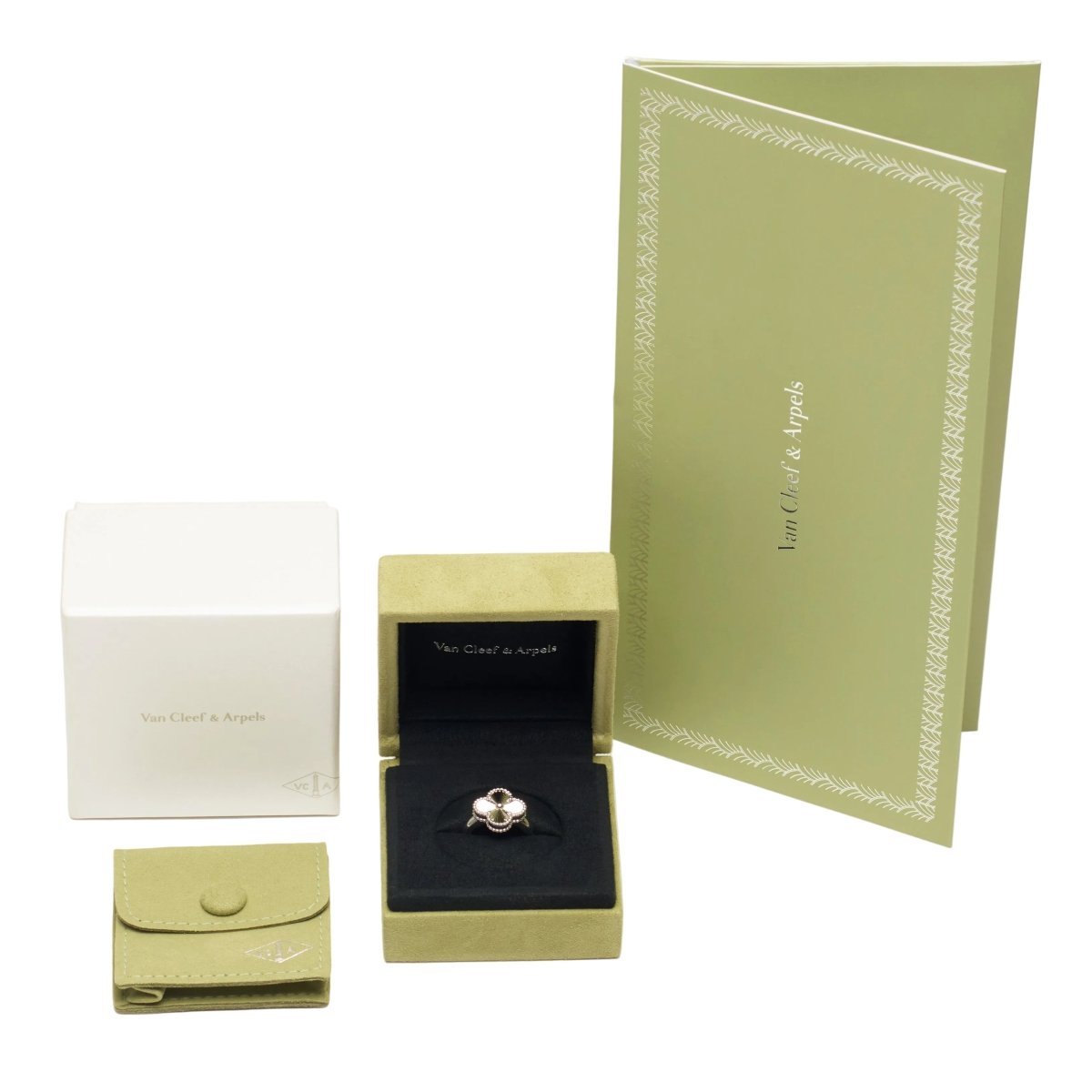 Bague VAN CLEEF & ARPELS "Vintage Alhambra" en or blanc - Castafiore