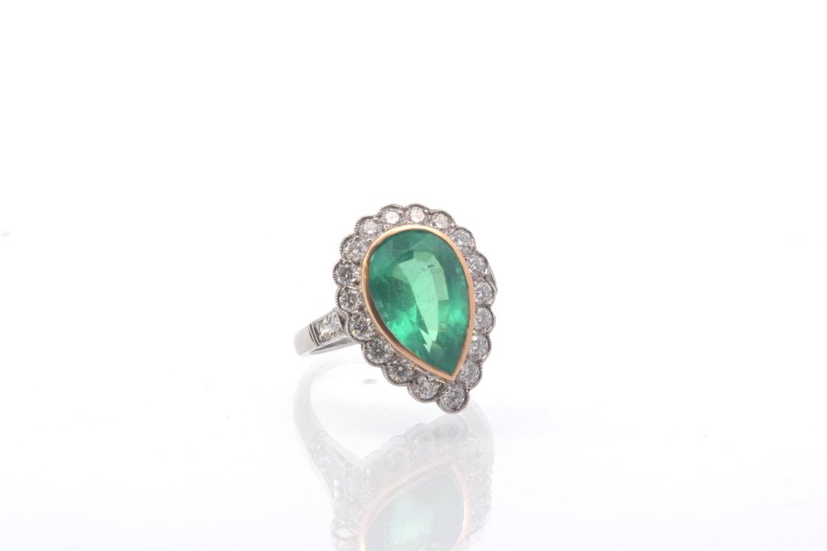 Bague vintage émeraude poire et diamants en platine et or - Castafiore
