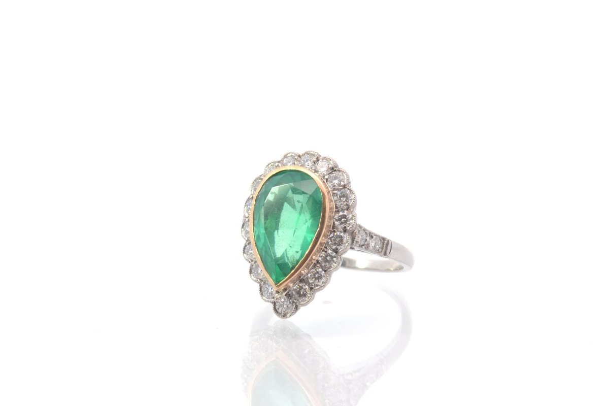 Bague vintage émeraude poire et diamants en platine et or - Castafiore