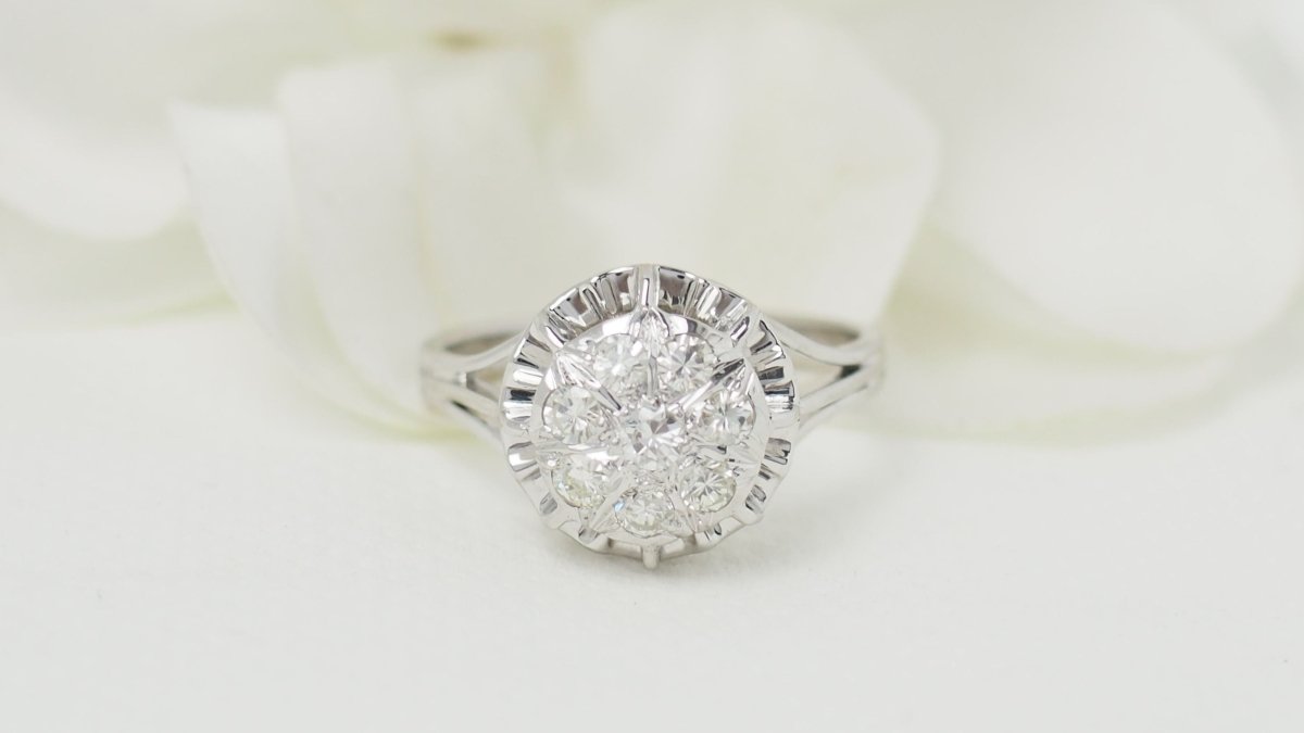 Bague vintage en or blanc et diamants