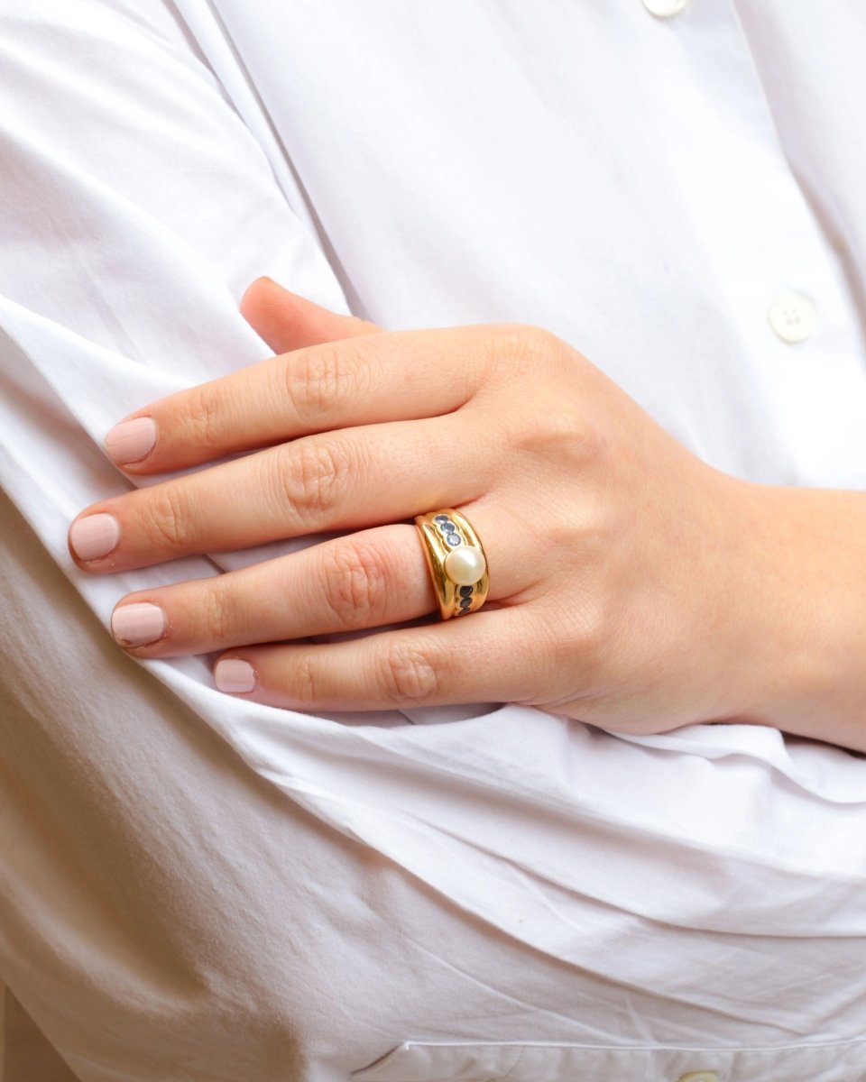 Bague vintage en or jaune, perle et saphirs - Castafiore