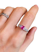 Bague vintage en platine sertie d'un saphir rose et diamants - Castafiore