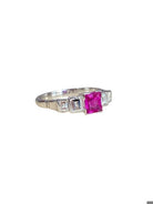 Bague vintage en platine sertie d'un saphir rose et diamants - Castafiore