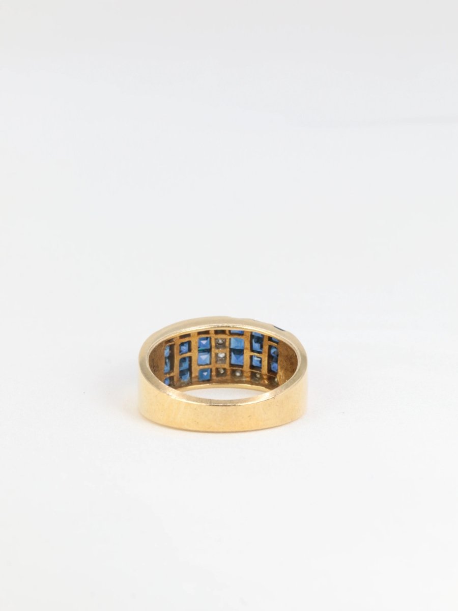 Bague vintage géométrique en or, saphirs et diamants - Castafiore