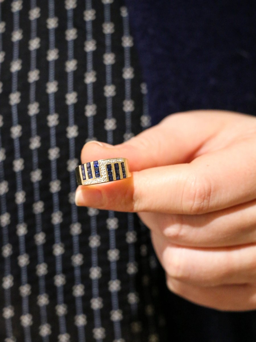 Bague vintage géométrique en or, saphirs et diamants - Castafiore