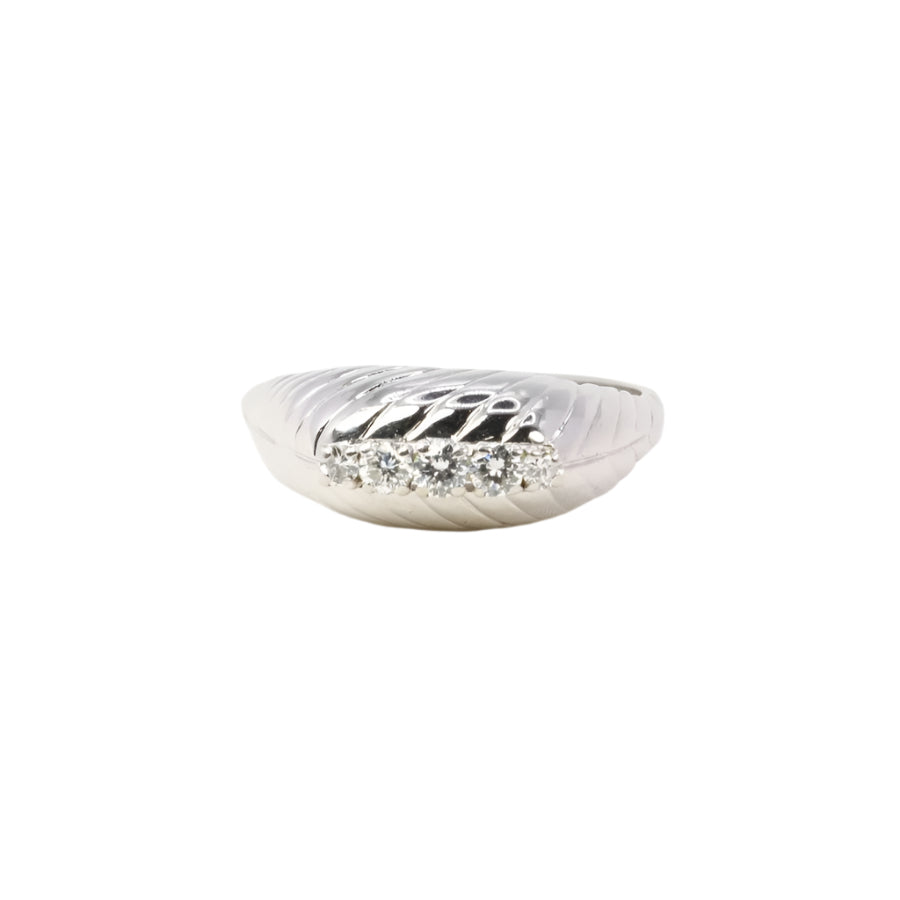 Bague vintage godronnée en or blanc et diamants - Castafiore