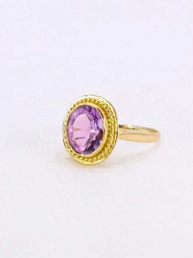 Bague vintage or jaune améthyste ovale 2,6 carats - Castafiore
