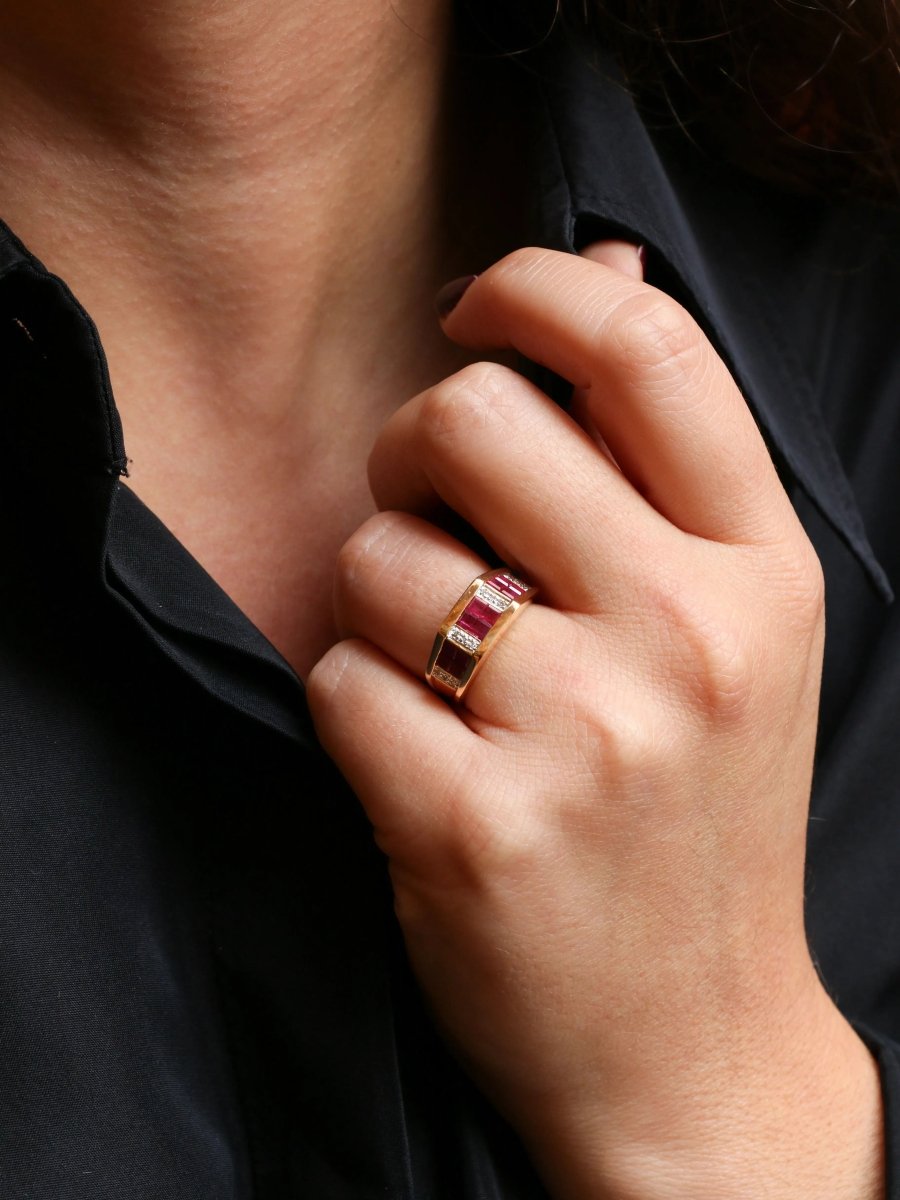 Bague vintage or jaune rubis calibrés diamants - Castafiore