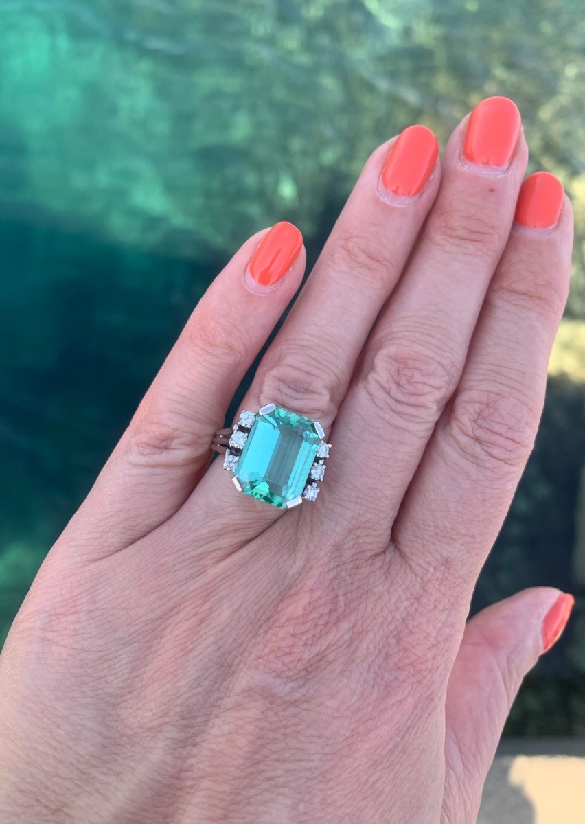 Bague Vintage Tourmaline Verte 9 carats Diamants Or Gris 18 Carats - Castafiore